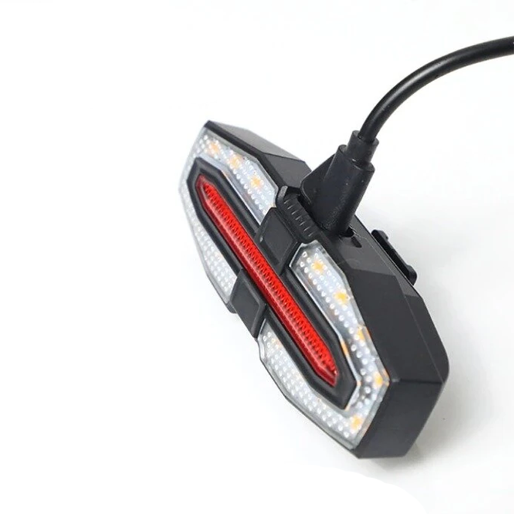 BIKIGHT napelemes, vízálló kerékpár hátsó lámpa irányjelzővel vezeték nélküli távvezérléssel - Fekete